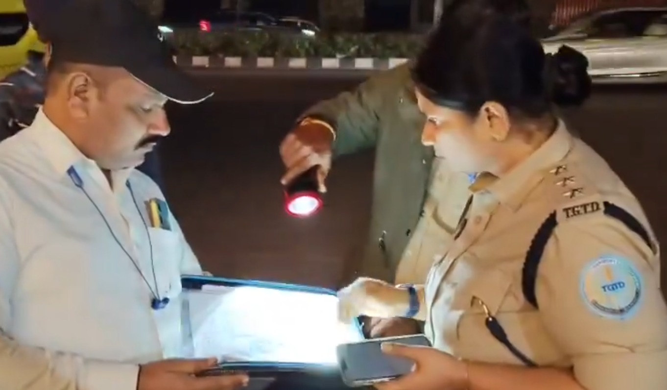 آرام گھر چوراہے پر پرائیویٹ ٹریولس بسوں کے خلاف ٹرانسپورٹ محکمہ کی سخت کارروائی