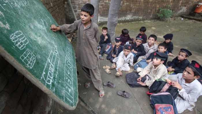 پاکستان میں 182 مدارس بند کر دئیے گئے، معاشرے میں عدم برداشت پر قابو پانا مقصود