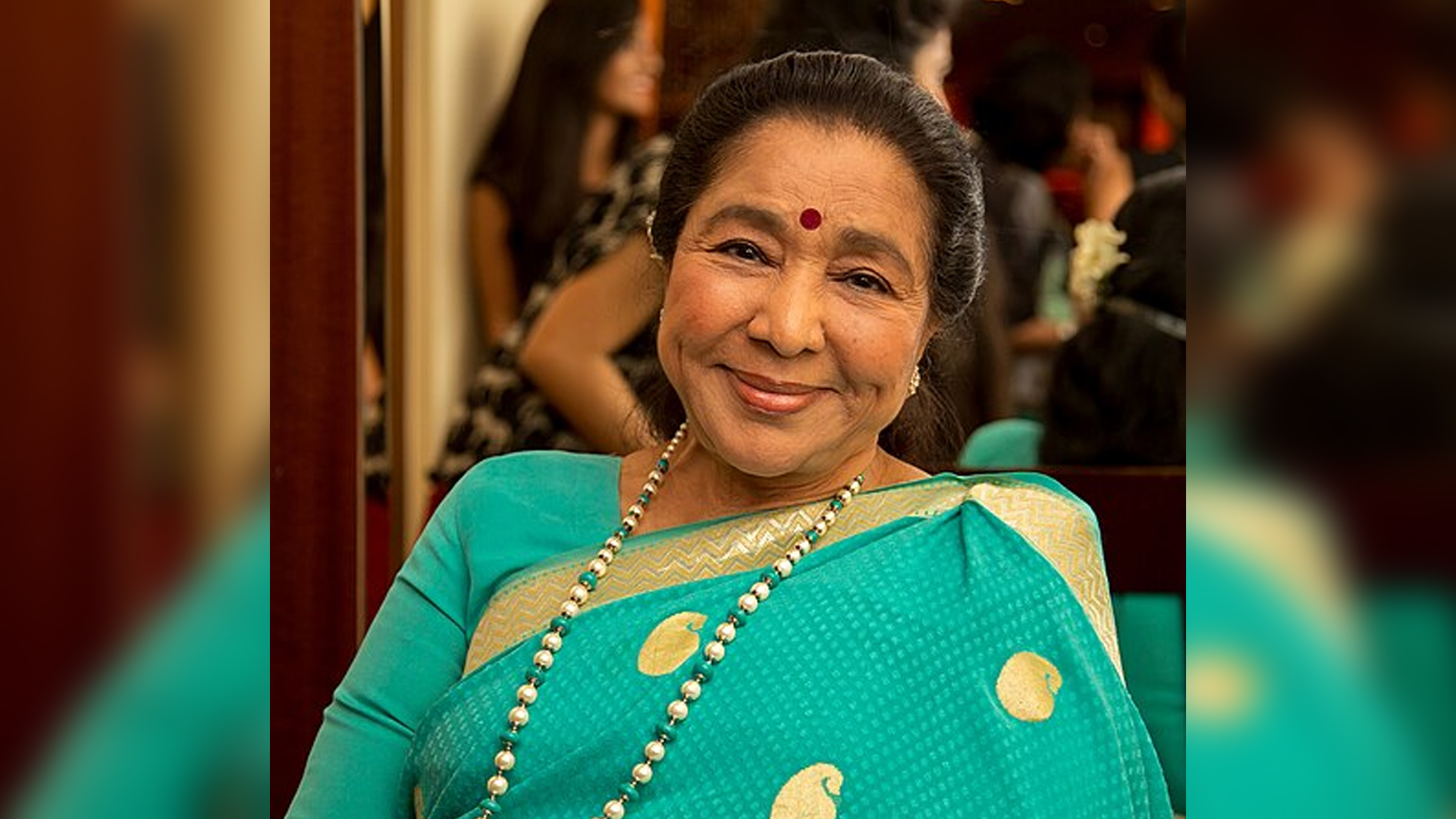 ہندوستانی موسیقی کی لیجنڈ گلوکارہ آشا بھوسلے 92 برس کی عمر میں انتقال کر گئیں