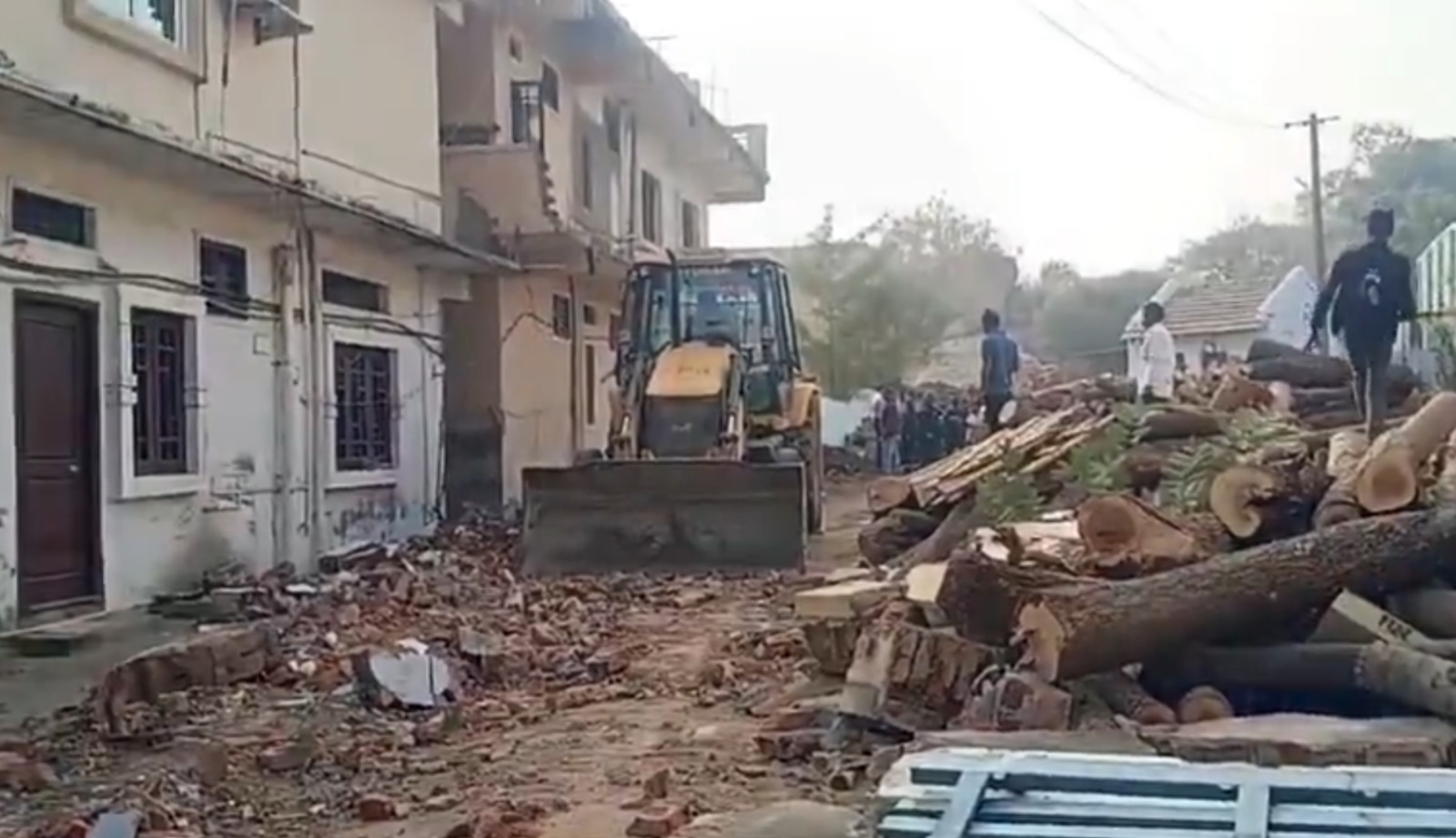 حیدرآباد : شاہ میرپیٹ میں غیر قانونی تعمیرات کے خلاف ہائیڈراکی بڑی کارروائی