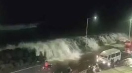 سمندری طوفان ارنب آندھرا پردیش کی جانب گامزن، شمالی چنئی میں سمندر کی لہریں تیز