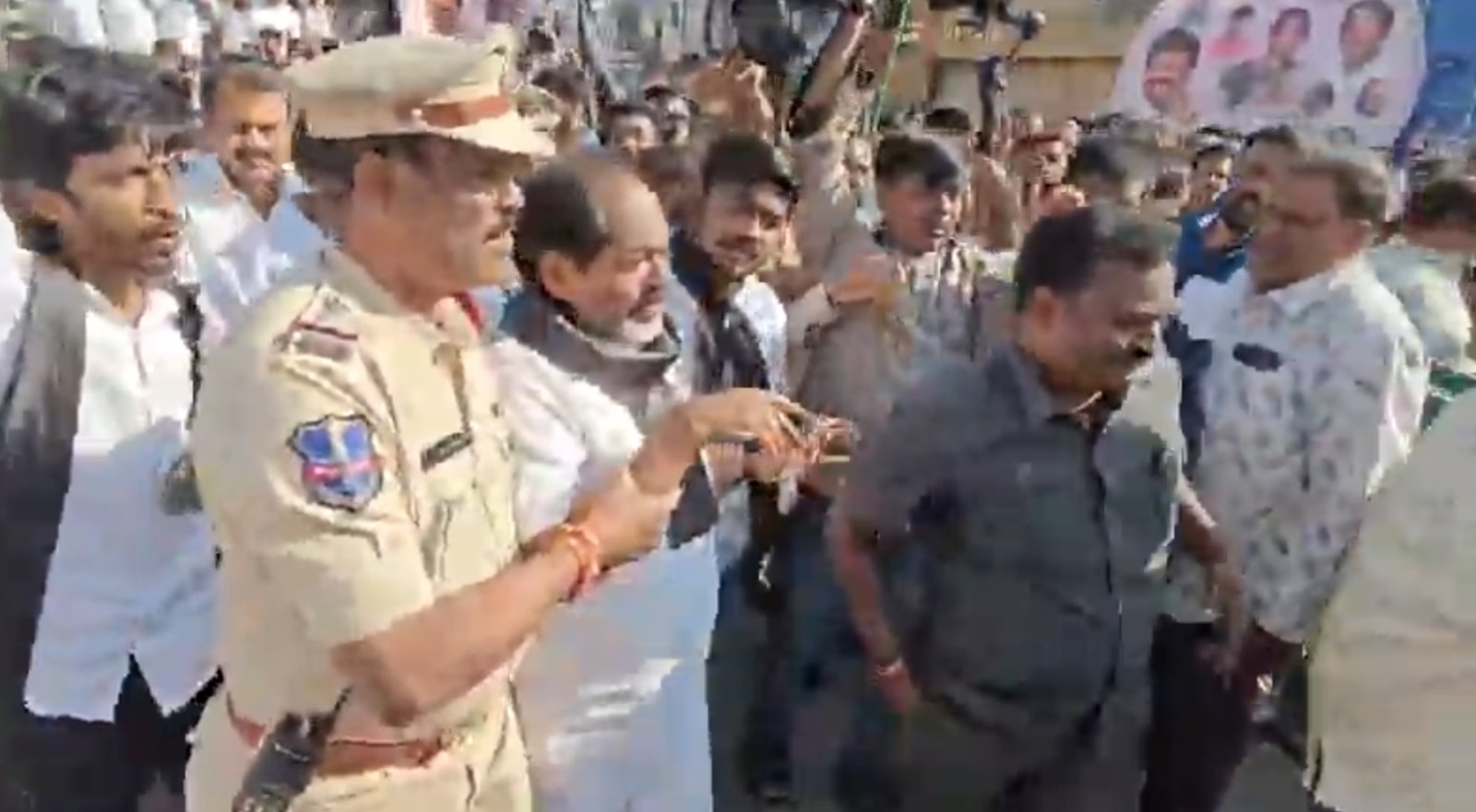 سکندرآباد کی تاریخی شناخت کے تحفظ کی بی آر ایس ریالی پولیس نے روک دی، کارکنان گرفتار