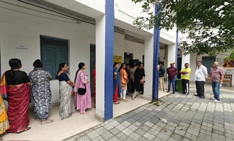 مغربی بنگال و تمل ناڈو میں ووٹنگ جاری