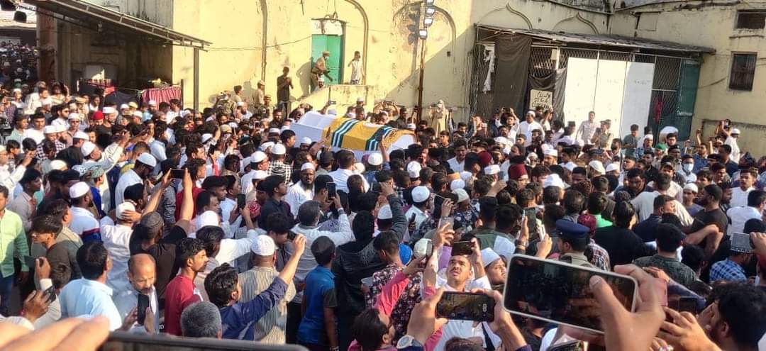 حیدرآباد کے آٹھویں نظام مکرم جاہ کی میت تدفین کے لیے مکہ مسجد پہنچ گئی