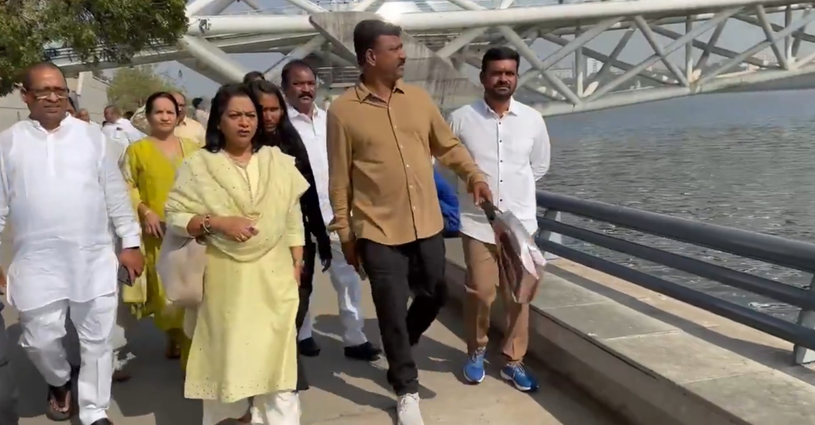  حیدرآباد کے میئر وجیہ لکشمی  کا مَوسی ندی کی بحالی کے لیے گجرات کا دورہ