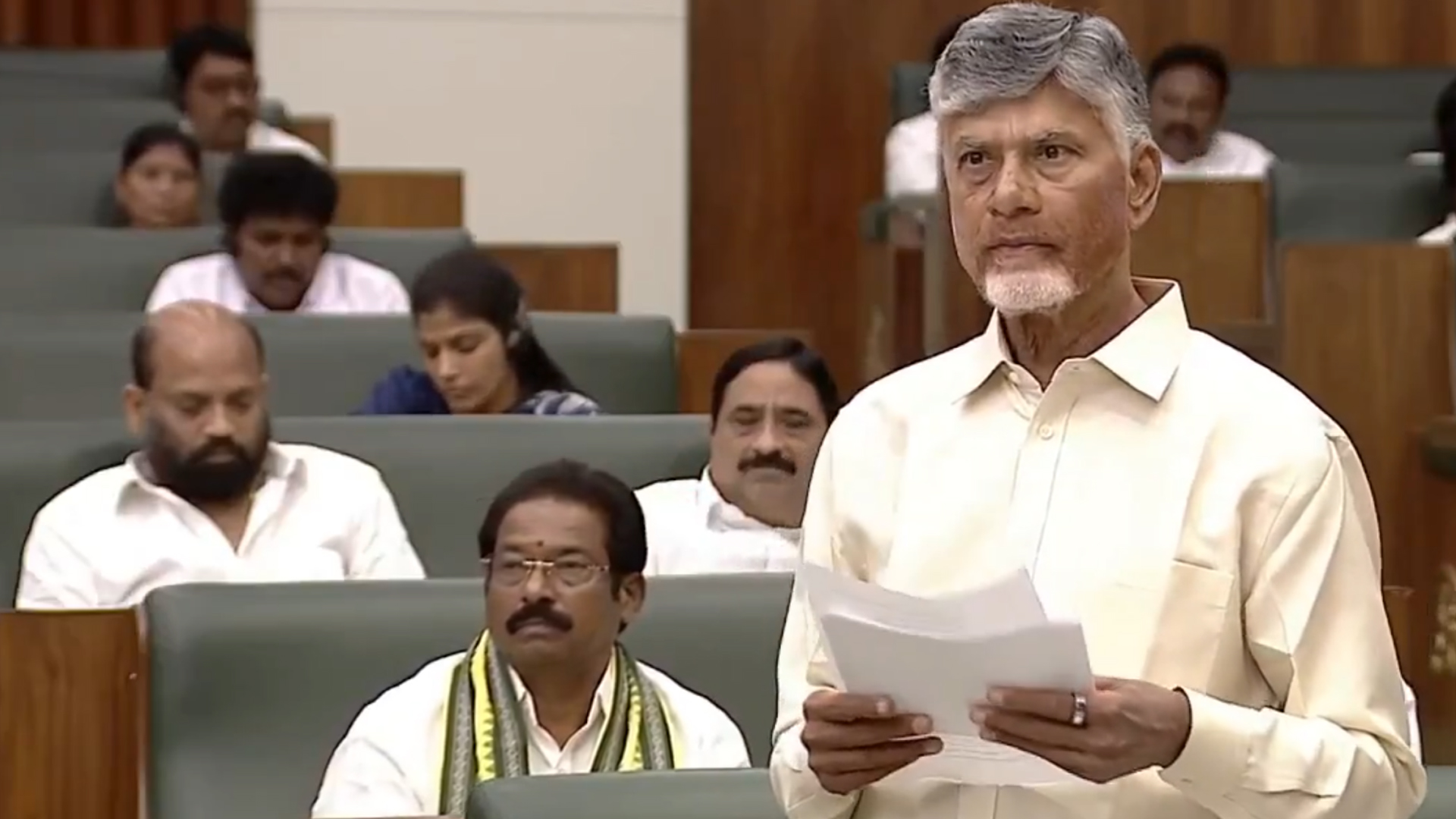 آندھراپردیش حکومت کا کم عمر بچوں کے سوشل میڈیا استعمال پر پابندی کا منصوبہ