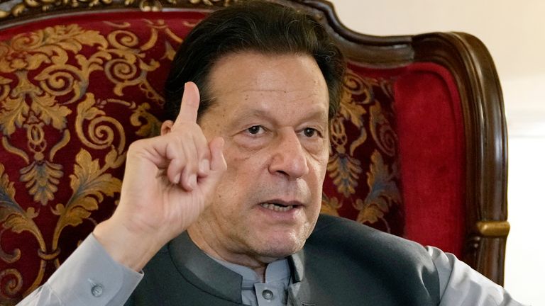 پاکستان کے سابق وزیراعظم عمران خان کو 10 سال قید کی سزا 