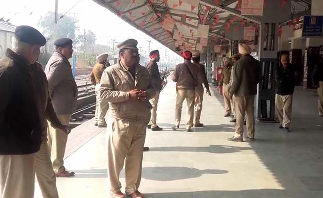 پٹھان کوٹ ریلوے اسٹیشن پر لاوارث بیگ ملنے سے دہشت
