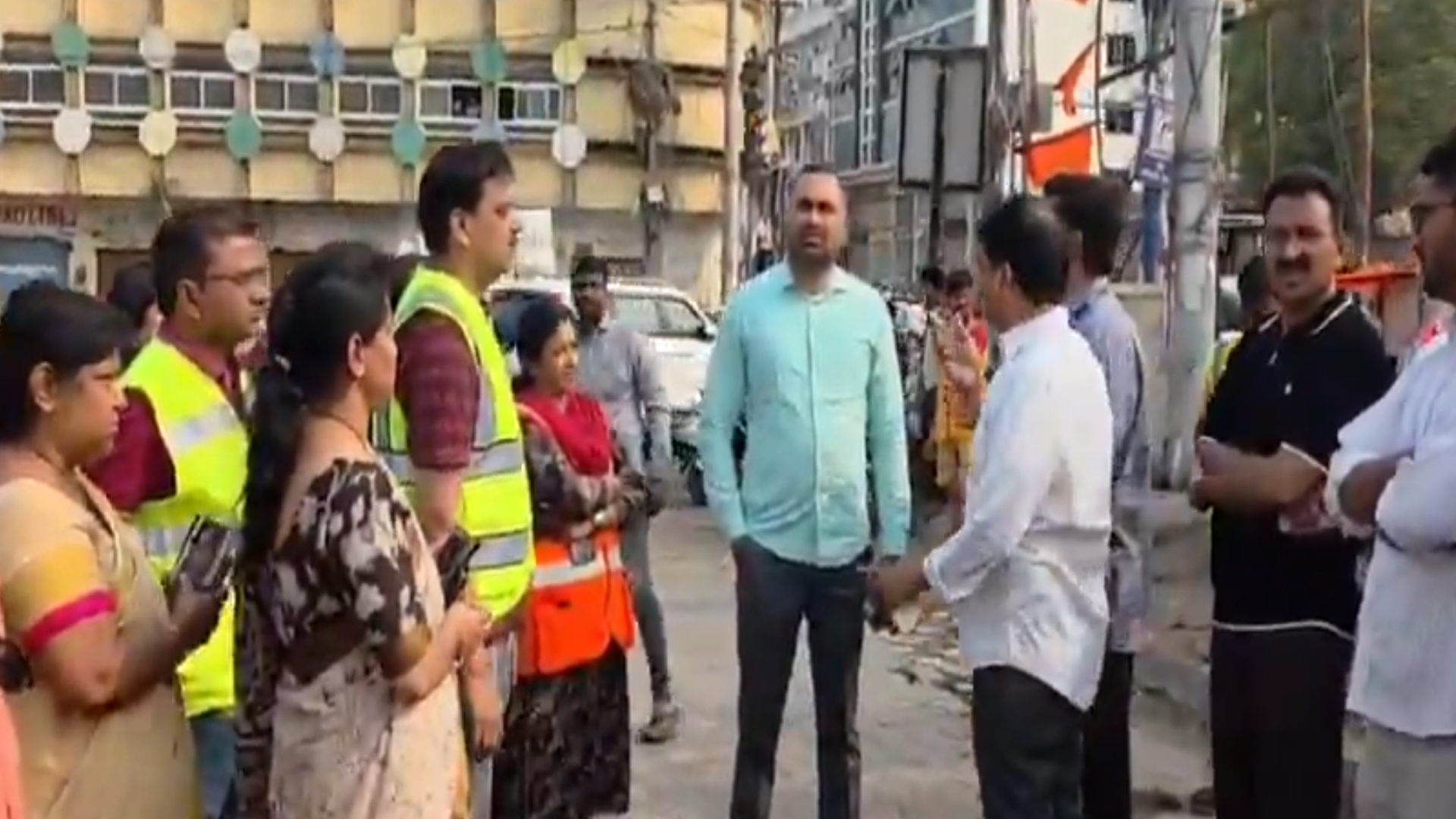 گوشہ محل اور کاروان میں جی ایچ ایم سی کمشنر کا دورہ، صفائی اور ترقیاتی کاموں کا جائزہ