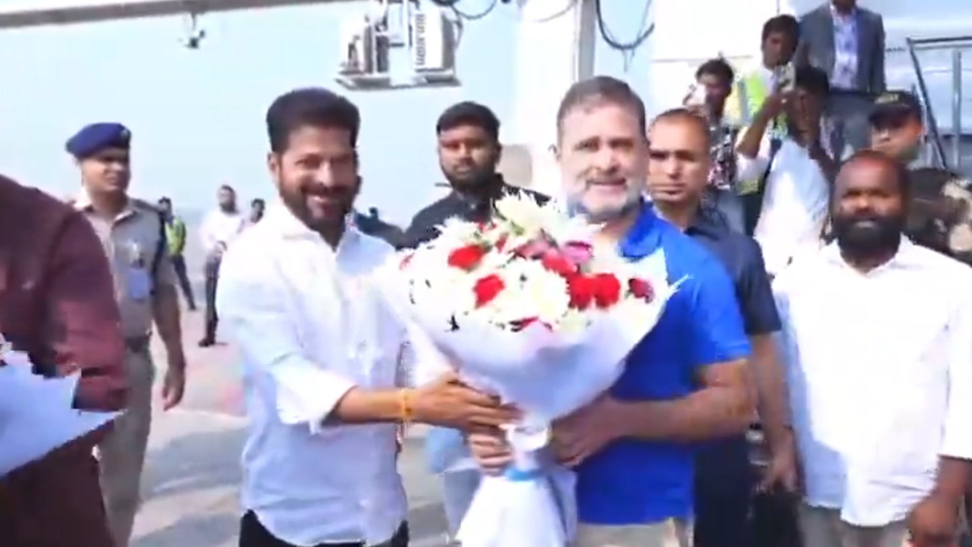 حیدرآباد ایئرپورٹ پر راہول گاندھی کا استقبال، پی سی سی اجلاس میں شرکت