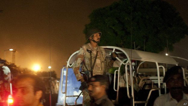  کراچی: ہوائی اڈے پر آپریشن مکمل، 10 حملہ آوروں سمیت 23 ہلاک 