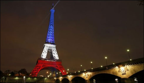 پیرس کی رونقیں بحال،ایفل ٹاور قومی پرچم کے رنگوں میں روشن   