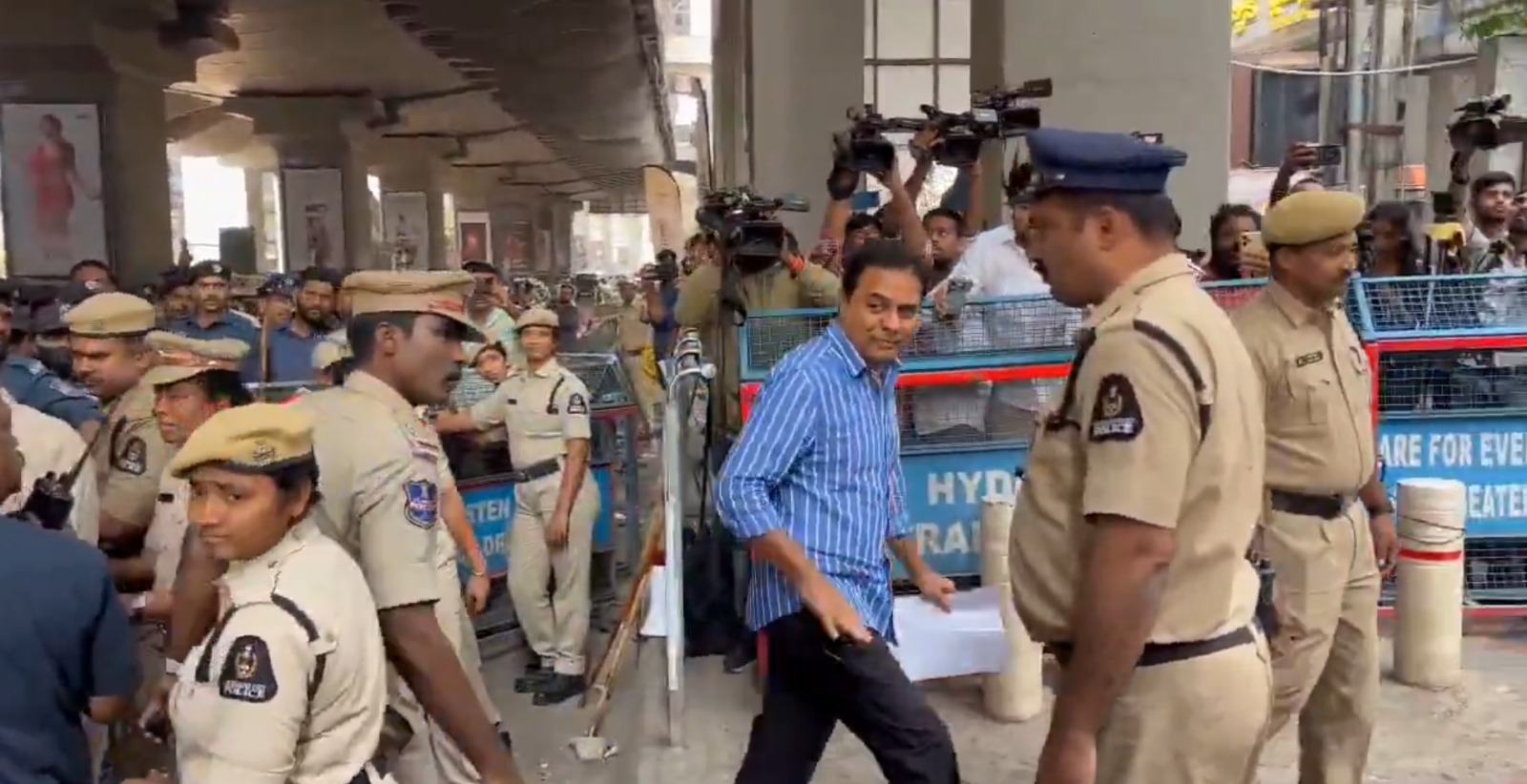 فون ٹیپنگ کیس: کے ٹی آر جوبلی ہلز پولیس اسٹیشن پہنچ گئے ، سخت سیکیورٹی نافذ