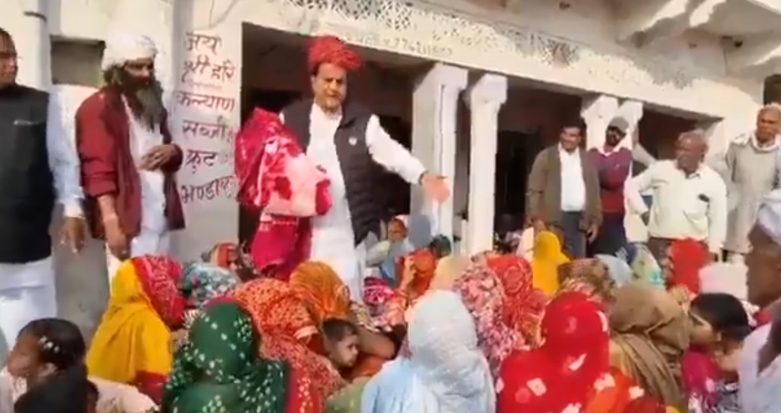 بی جے پی کے سابق ایم پی پر مسلم خواتین سے کمبل واپس لینے کا الزام