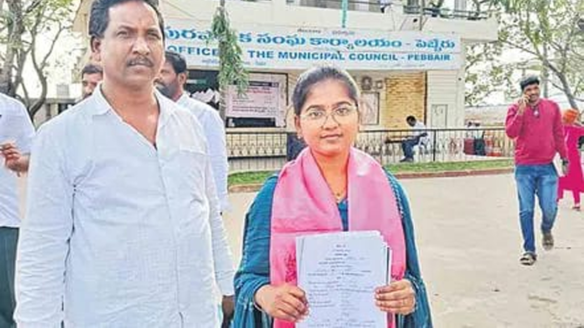 ایم بی بی ایس کی طالبہ بلدیاتی انتخابات میں  بی آر ایس پارٹی سے امیدوار