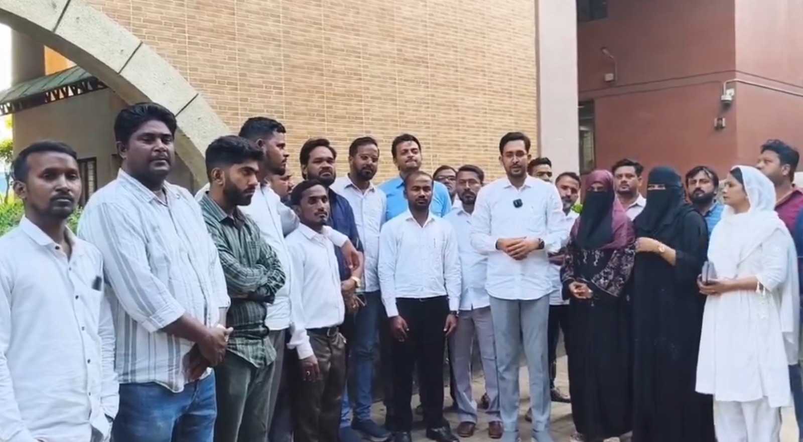AIMIM کے کارپوریٹرز کا BMC کا دورہ، مسائل پر عہدیداروں سے بات چیت