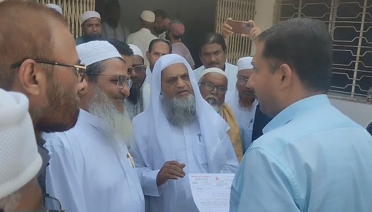 عادل آباد میں مسجدِ معراج کے تحفظ کیلئے جمعیۃ علماء ہند و سیاسی قائدین کا کلکٹر سے مطالبہ