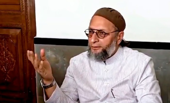 صدر مجلس  کا مرکزی حکومت سے مطالبہ، سعودی عرب میں پھنسے 4 ہزار عمرہ زائرین کی فوری وطن واپسی یقینی بنائی جائے