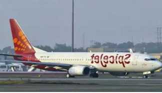 دہلی سے دبئی جانے والے مسافر طیارے کی کراچی میں ہنگامی لینڈنگ