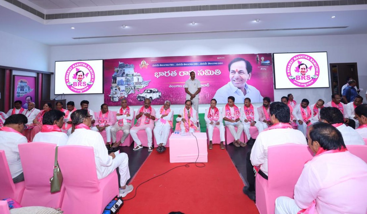 بی آر ایس اجلاس: چندرشیکھر راؤ کا تمام کمیٹیوں کی تحلیل اور نئی تشکیل کا حکم