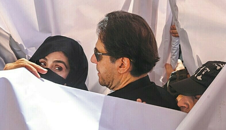 توشہ خانہ : عمران خان اور ان کی اہلیہ بشریٰ بی بی کو 14،14 سال قید با مشقت