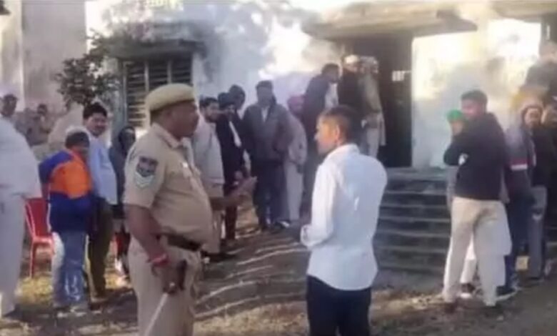 تلنگانہ میں گرام پنچایتی انتخابات کے دوسرے مرحلے کے لیے پولنگ جاری ہے۔