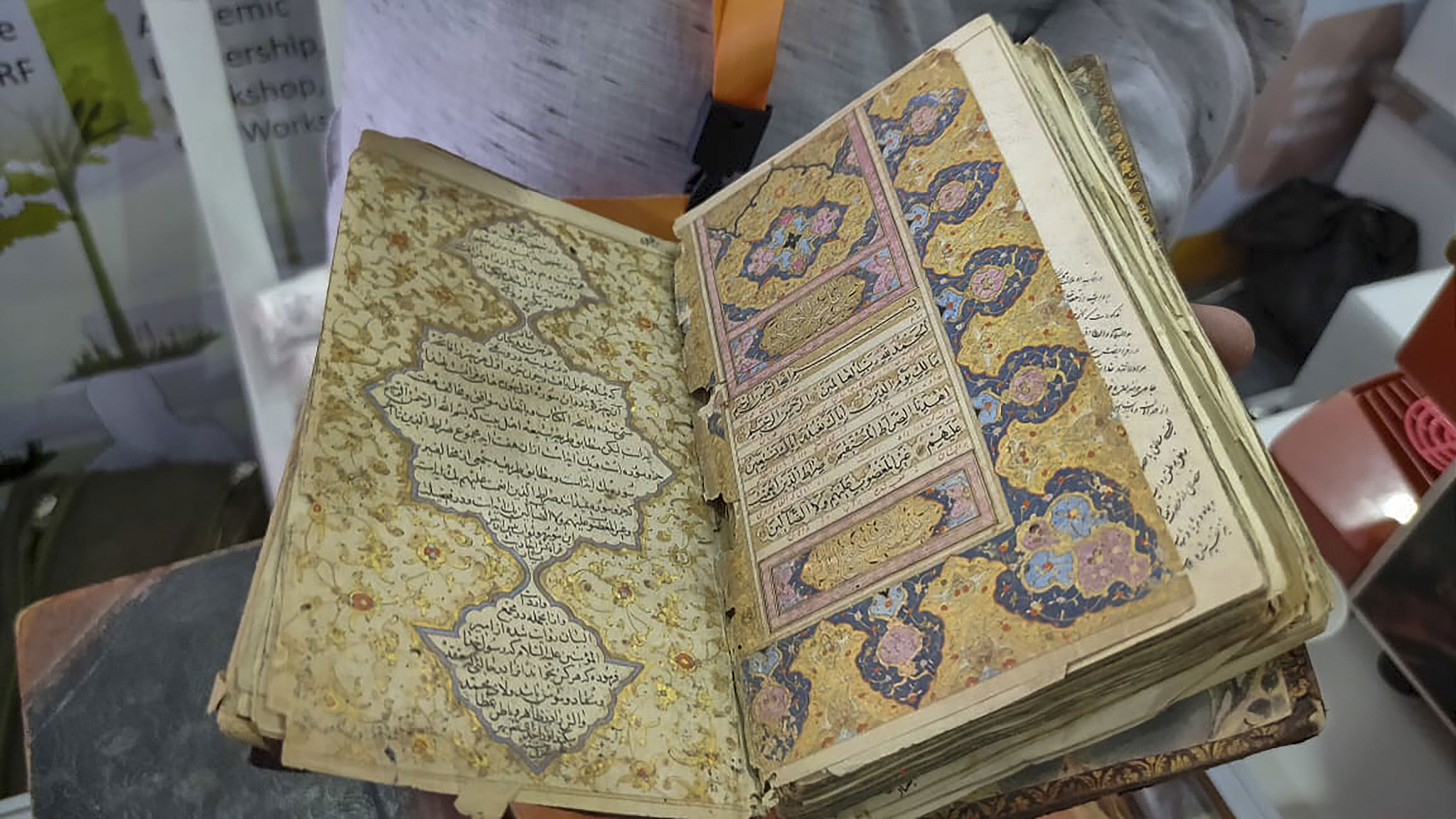 سونے کی سیاہی والا قرآن، قدیم نسخے آر ایس ایس سے متاثر ادارے نے انڈین سائنس کانگریس میں نمائش کے لیے رکھے