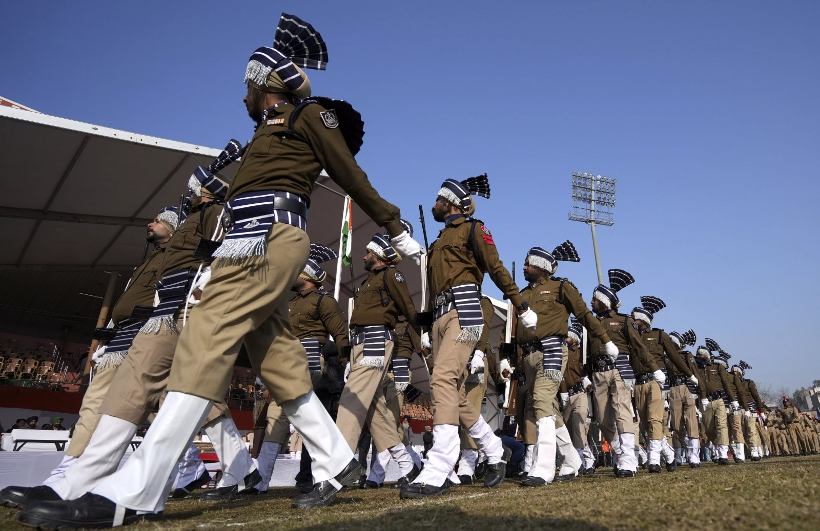 یومِ جمہوریہ کے موقع پر تلنگانہ اور آندھرا پردیش کے اہلکاروں کو بہادری کے تمغے سے نوازا گیا