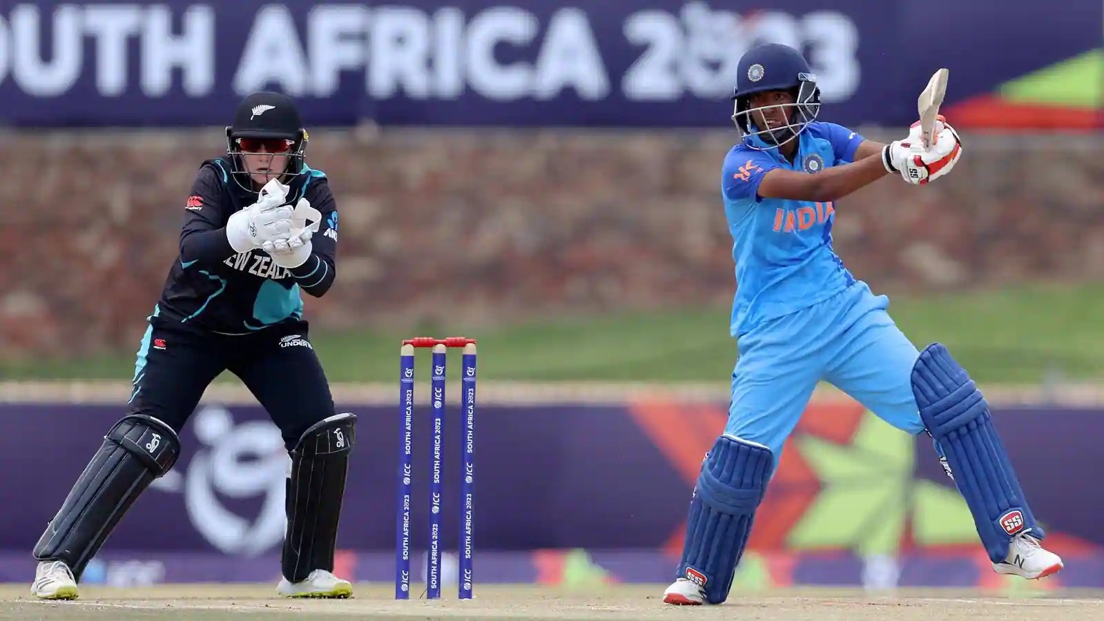 بھارت نے نیوزی لینڈ کو شکست دے کر افتتاحی انڈر 19 ویمنز T20 ورلڈ کپ کے فائنل میں رسائی حاصل کر لی