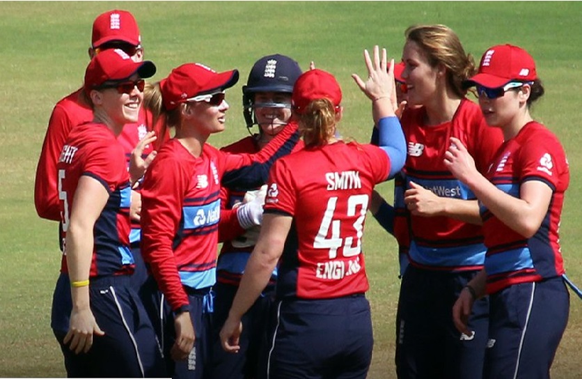 خواتین کرکٹ: انگلینڈ کی ٹیم نے آسٹریلیا کو آٹھ وکٹ سے شکست دی