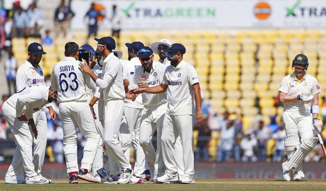 بھارت نے آسٹریلیا کو پہلے ٹیسٹ میں شکست دے کر 4 میچوں کی سیریز میں 1-0 کی برتری حاصل کر لی 
