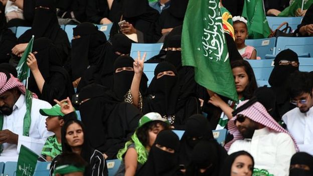 پہلی مرتبہ اسٹیڈیم میں جاکر فٹ بال میچ دیکھیں گی سعودی خواتین