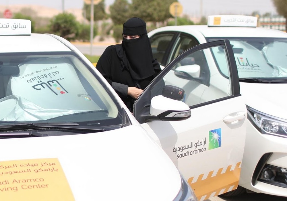 ڈرائیونگ سیکھنے 13 ہزار سعودی خواتین نے ڈرائیونگ اسکول میں نام درج کرایا