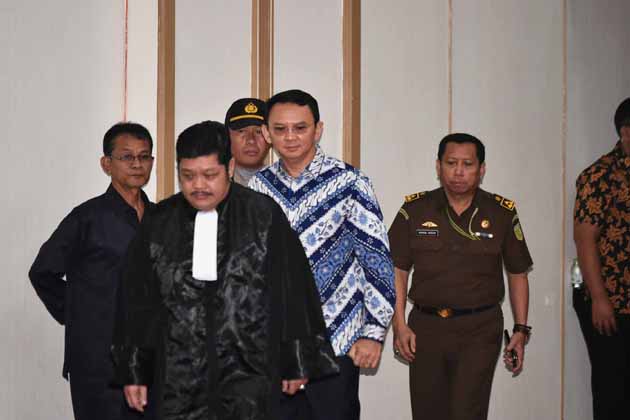 انڈونیشیا کی عدالت نے اسلام کے خلاف گستاخی کرنے والے عیسائی گورنر کو جیل بھیجا