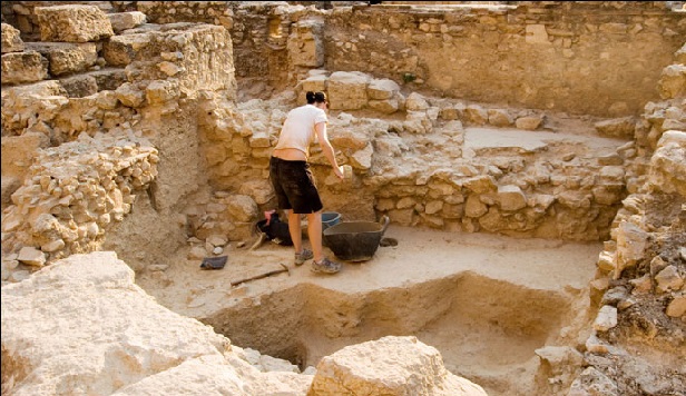 مصر میں آثار قدیمہ کے ماہرین کو کھدائی میں ملا 2000 سال پرانا مقبرہ