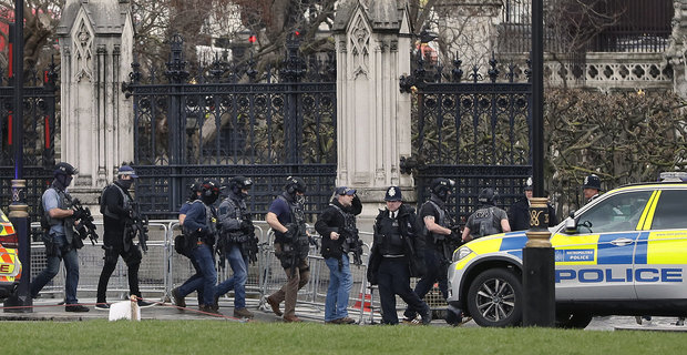 برطانیہ کی پارلیمنٹ کے باہر حملے میں پانچ افراد ہلاک، 40 زخمی