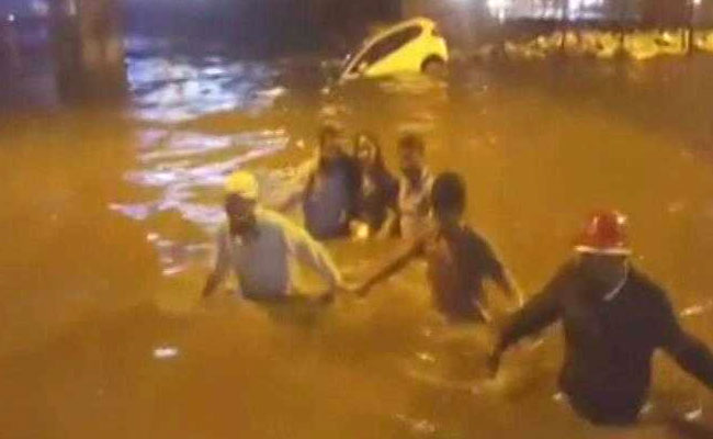 بنگلور میں زبردست بارش سے اب تک پانچ لوگوں کی موت، ڈوبی کار سے خاتون کو بچا یا گیا