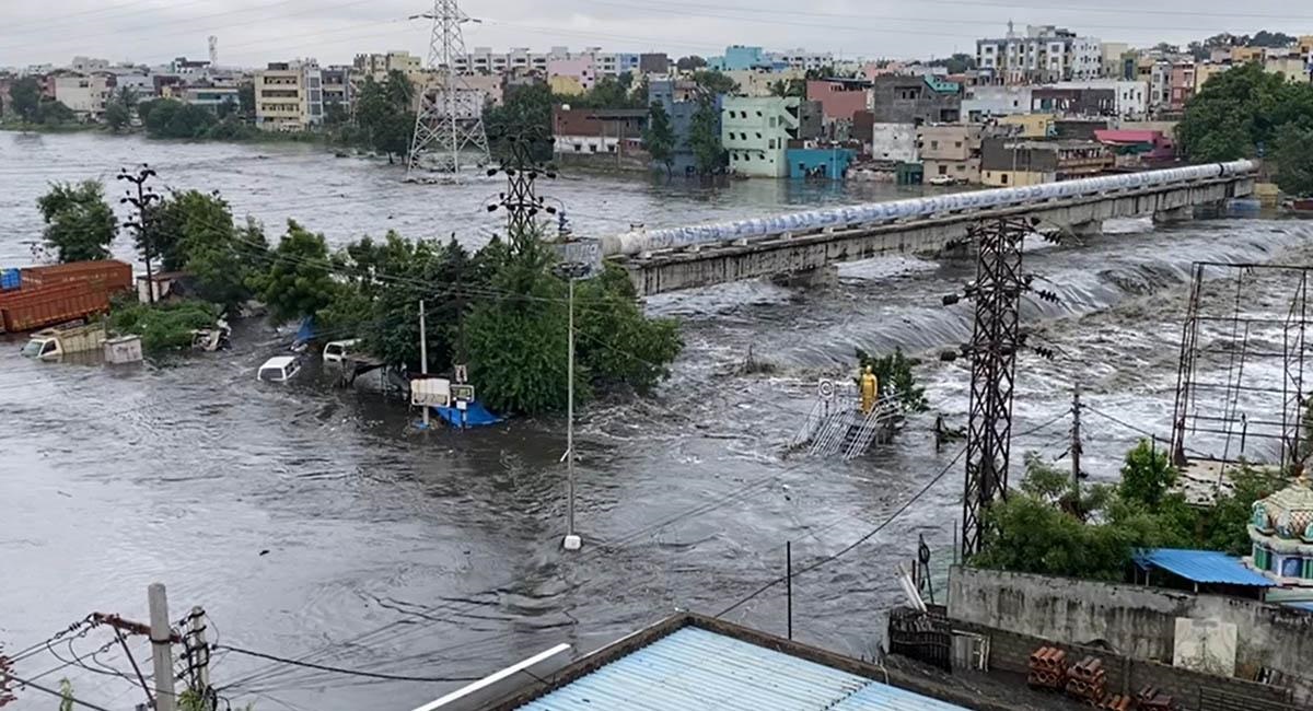 حیدرآباد کے پرانا شہر میں ایک ہی خاندان کے 8 افراد پانی میں بہہ گئے