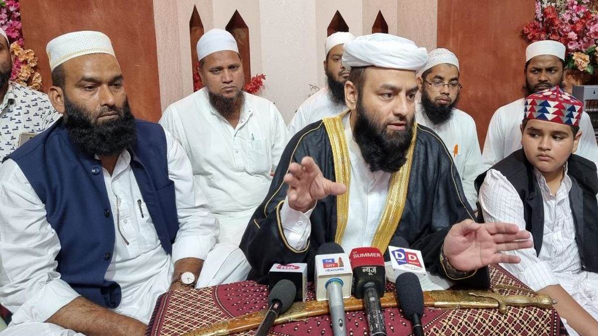 پاکستان کا عازمین حج کو ویزہ دینے سے انکار، پنجاب کے شاہی امام نے مودی سے یہ مطالبہ کر دیا