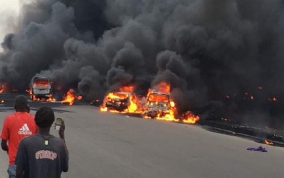 نائیجیریا میں آئل ٹینکر میں آگ، 9افراد ہلاک