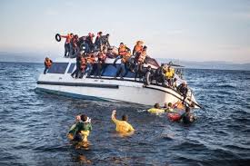 ترکی کے کنارے پر پناہ گزینوں سے بھری کشتی پلٹی، 11 کی موت
