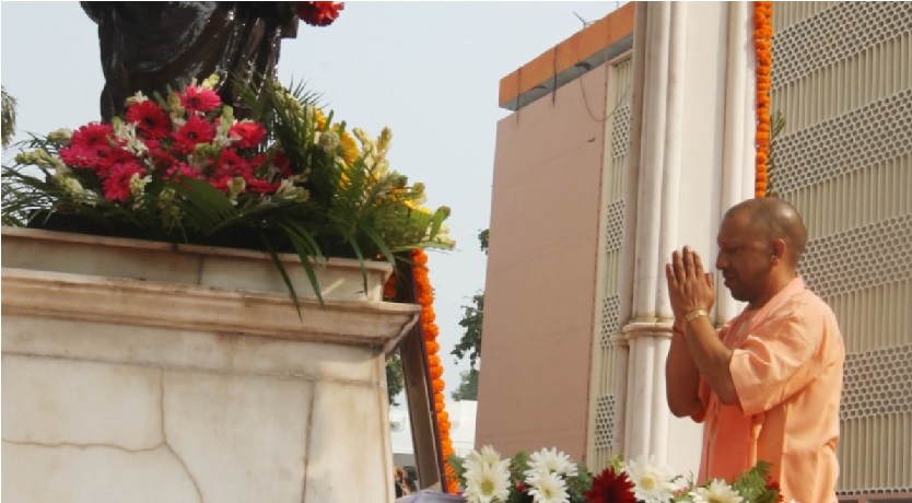 باپو کے نظریات خود کفیل ہندوستان کا راستہ دکھاتے ہیں: یوگی