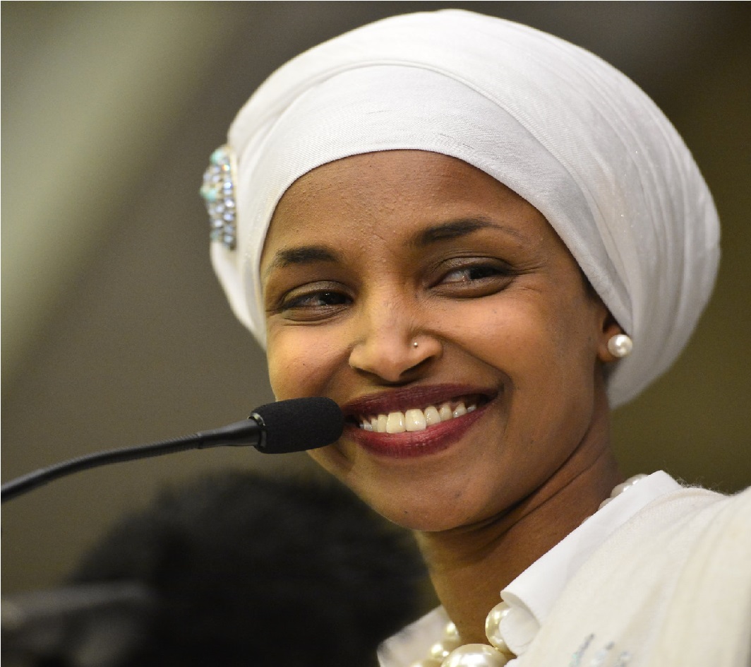 باحجاب مسلم امریکی خاتون کانگریس کی جانب رہ ہموار کرتے ہوئے
