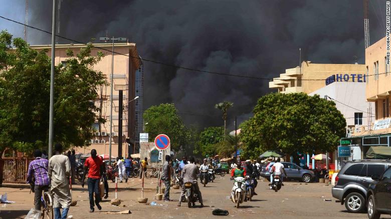برکینا فاسو: فرانسیسی سفارتخانہ اور آرمی ہیڈ کوارٹرز پر حملہ، 28 ہلاک