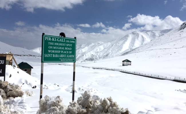 جموں و کشمیر میں مسلسل تیسرے دن برفباری