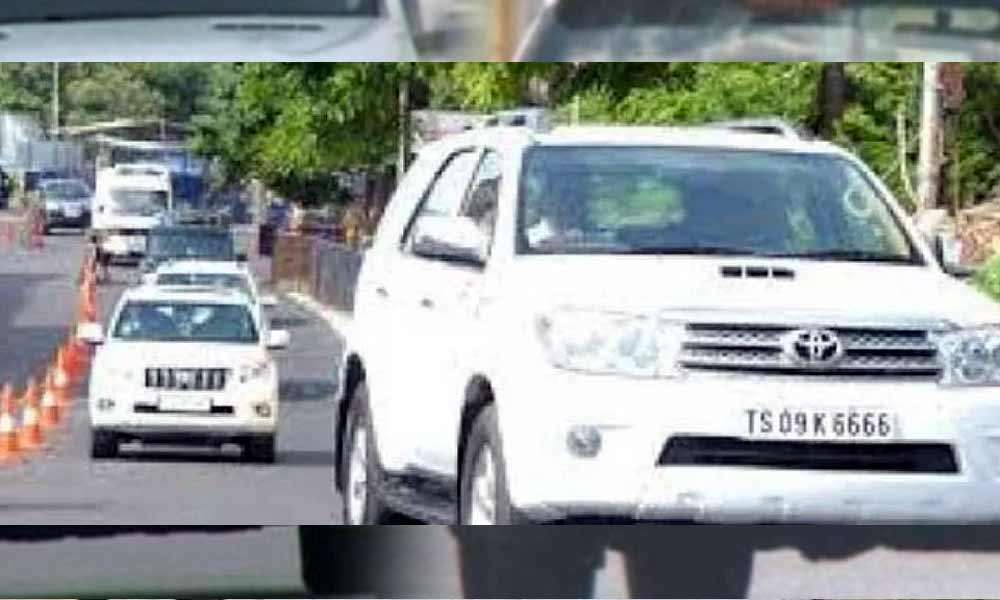 تلنگانہ کے وزیر ٹرانسپورٹ کی گاڑیوں کے قافلہ میں رکاوٹ پید اکرنے کانگریس کارکنوں کی کوشش