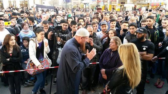 جرمنی میں مسلمانوں کے خلاف حملوں میں اضافہ ،مسجد پر حملہ ۳ انتہا پسند نوجوان ملوث