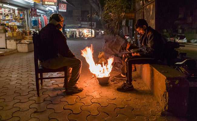 راجدھانی دہلی میں ٹھنڈ اور کہرے نے کیا نئے سال کا خیرمقدم