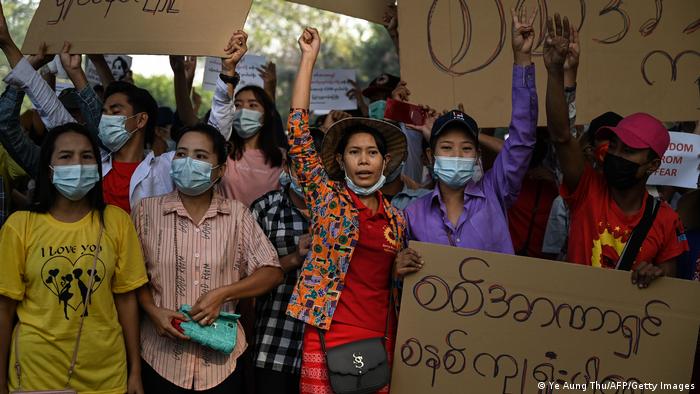 میانمار میں فوجی تختہ پلٹ کی مخالفت میں مسلسل تیسرے دن مظاہرے