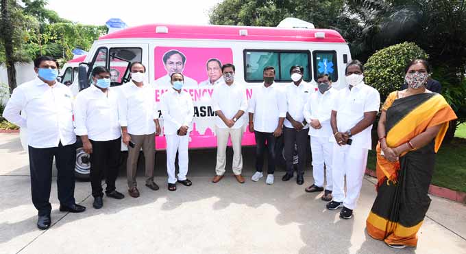 گفٹ اے اسمائل پروگرام۔تلنگانہ کے وزیر تارک راما راو نے ایمبولنس گاڑیوں کو جھنڈی دکھائی